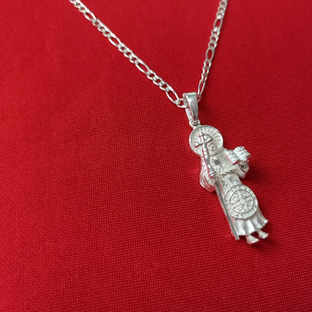 925 Sterling Silver Ladies St Benedict Catholic necklace pendant and chain‎